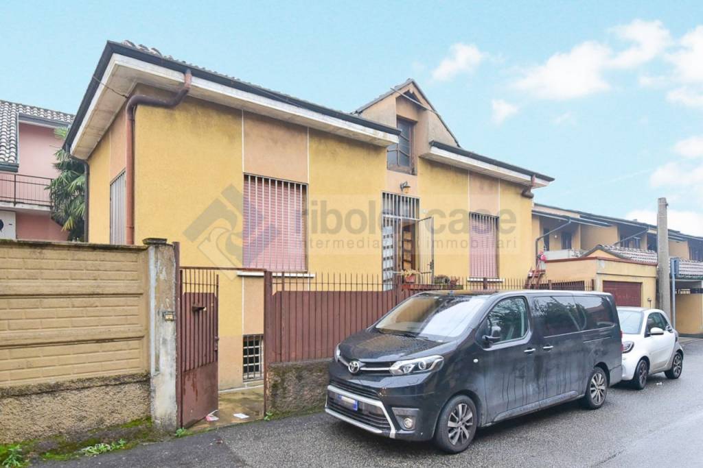 casa indipendente in vendita a Desio