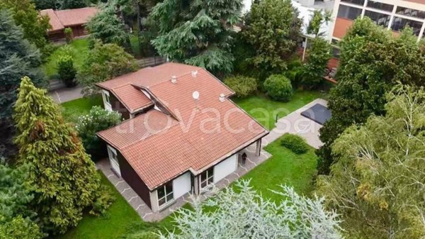 casa indipendente in vendita a Desio