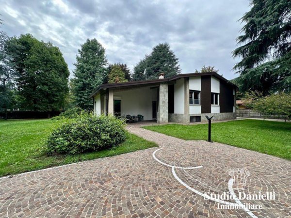 casa indipendente in vendita a Desio