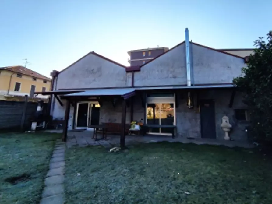 locale di sgombero in vendita a Desio
