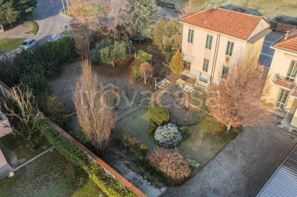 casa indipendente in vendita a Desio