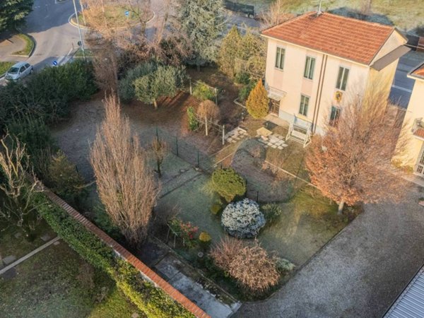 casa indipendente in vendita a Desio