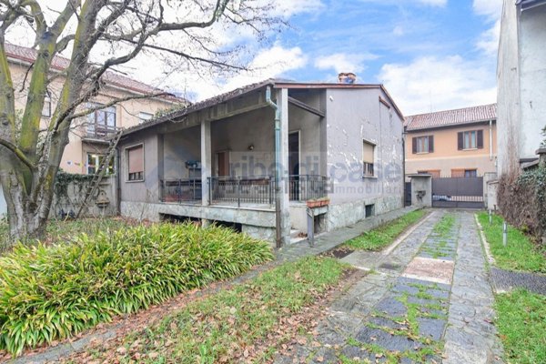 casa indipendente in vendita a Desio
