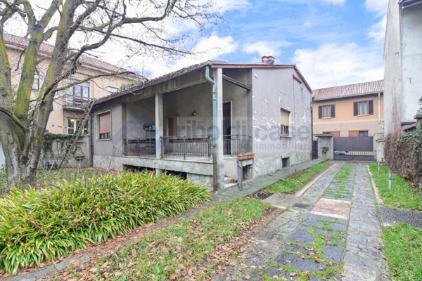 casa indipendente in vendita a Desio