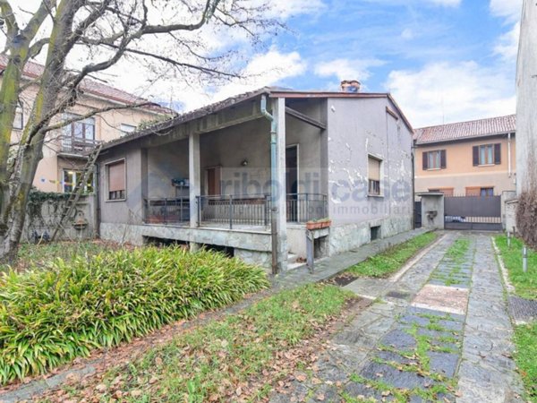casa indipendente in vendita a Desio