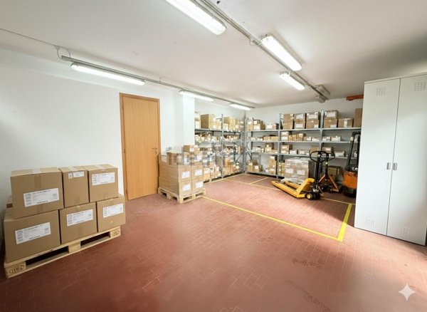 locale di sgombero in vendita a Desio