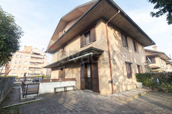 casa indipendente in vendita a Desio