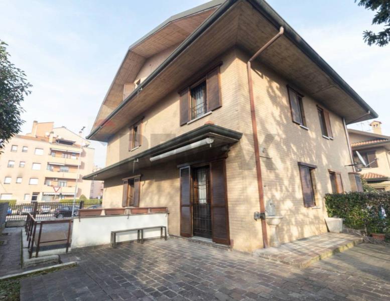 casa indipendente in vendita a Desio