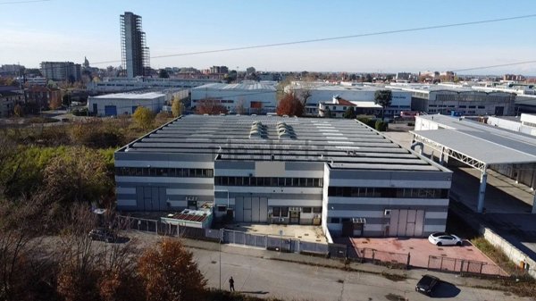 capannone in vendita a Desio