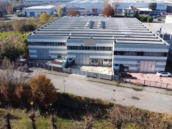 locale commerciale in vendita a Desio