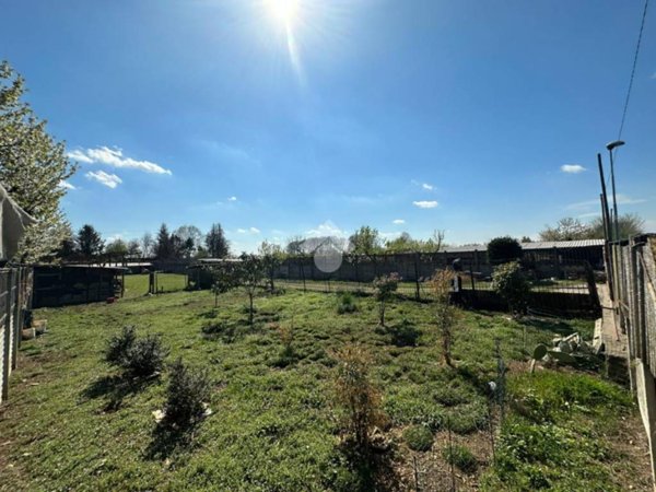 locale commerciale in vendita a Desio