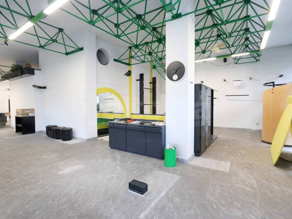 negozio in vendita a Desio