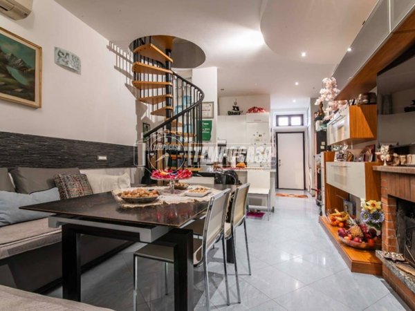 casa indipendente in vendita a Desio