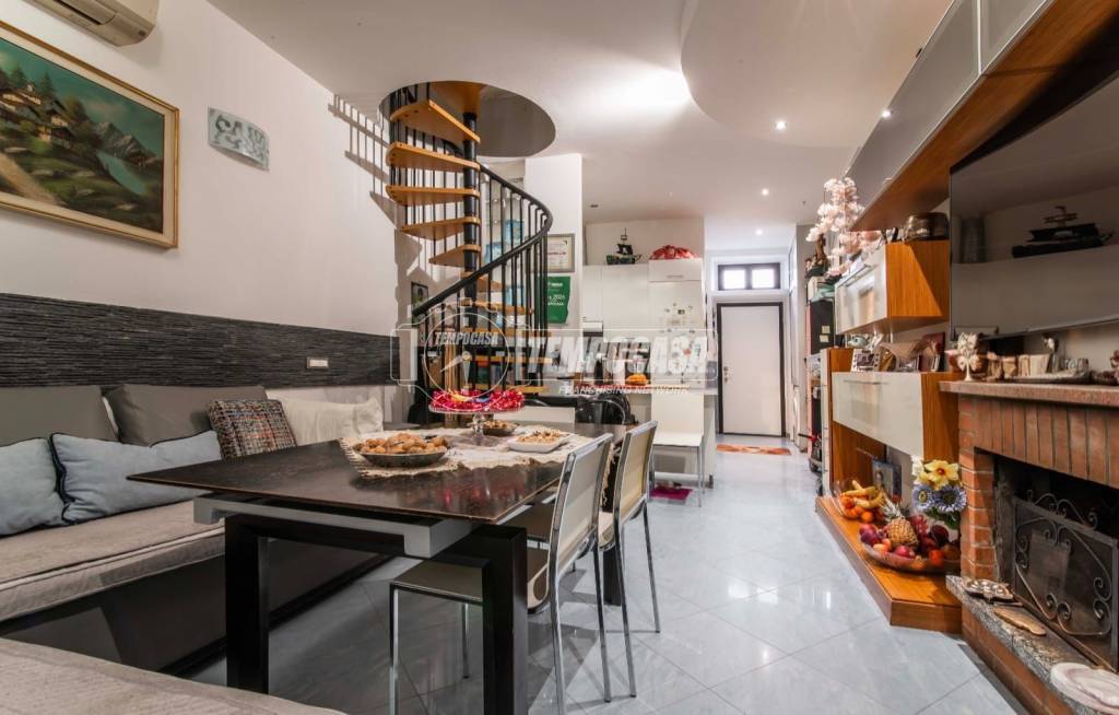 casa indipendente in vendita a Desio