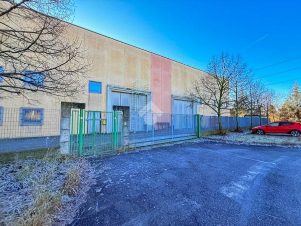 locale commerciale in vendita a Desio