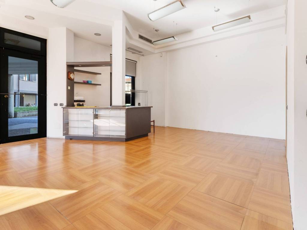 negozio in vendita a Desio