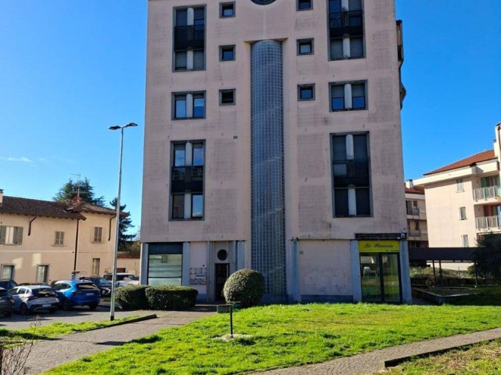 negozio in vendita a Desio