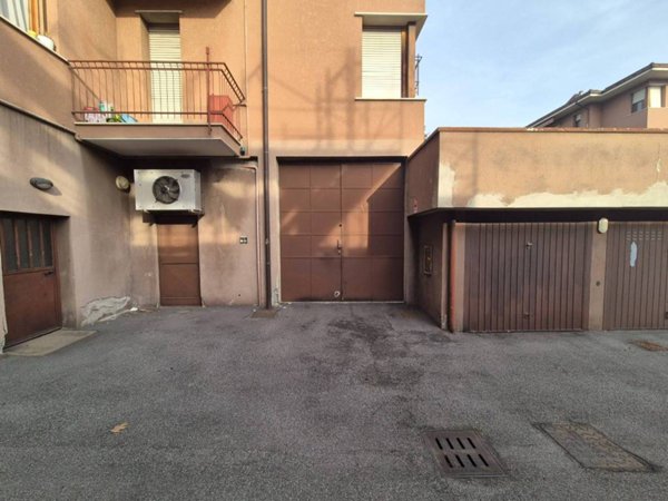 locale commerciale in vendita a Desio