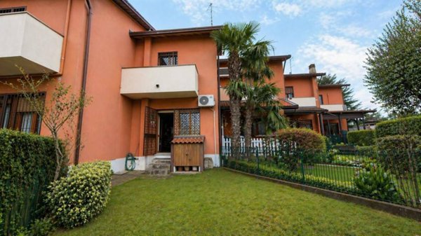 casa indipendente in vendita a Desio