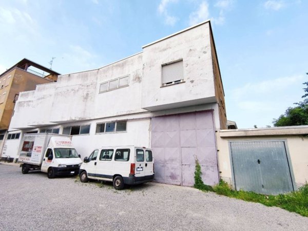 negozio in vendita a Desio