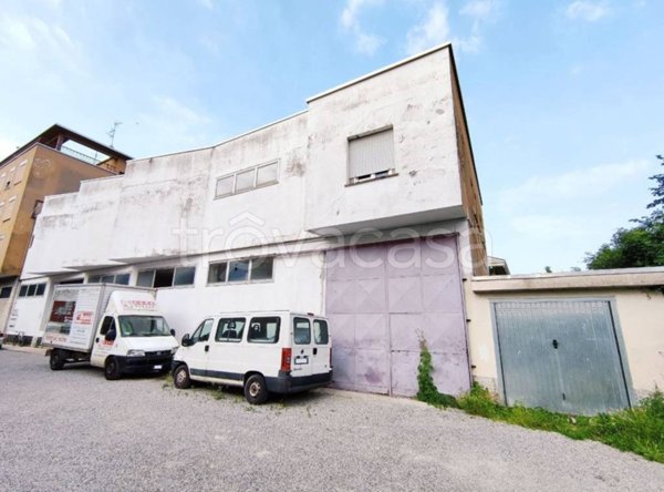 negozio in vendita a Desio