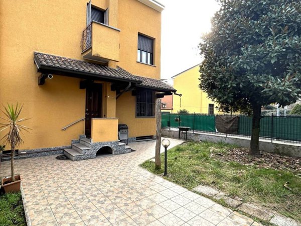 casa indipendente in vendita a Desio
