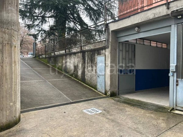 locale commerciale in vendita a Desio