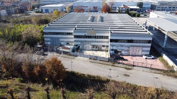 locale commerciale in vendita a Desio