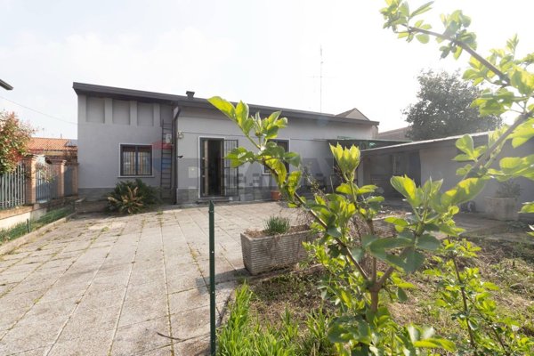 casa indipendente in vendita a Desio
