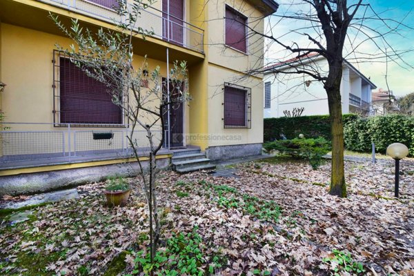 casa indipendente in vendita a Desio