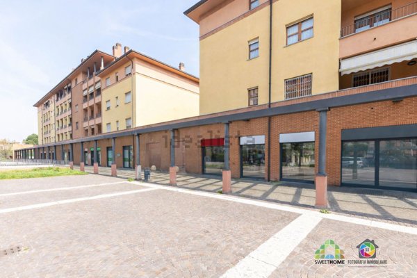negozio in vendita a Desio