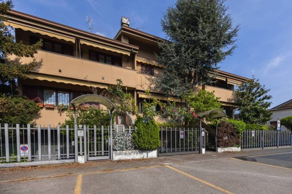 casa indipendente in vendita a Desio