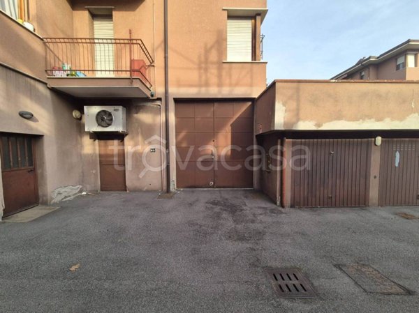 locale commerciale in vendita a Desio