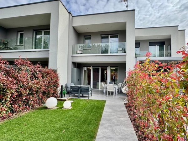 casa indipendente in vendita a Desio