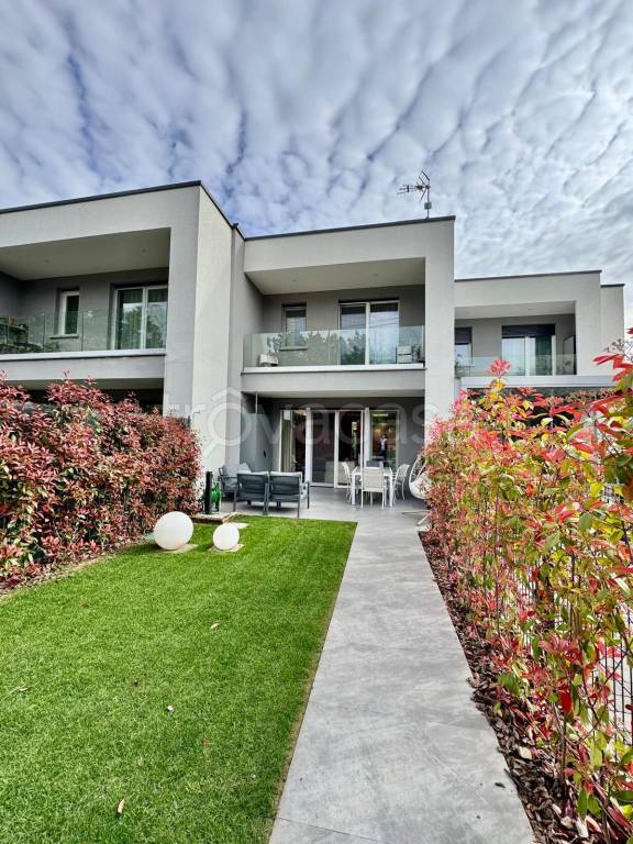 casa indipendente in vendita a Desio