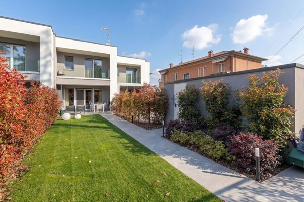 casa indipendente in vendita a Desio