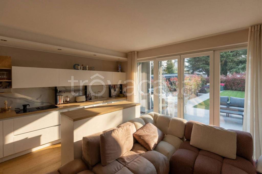 casa indipendente in vendita a Desio