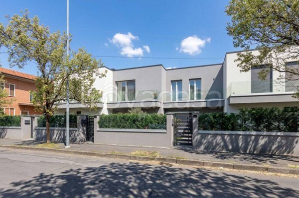 casa indipendente in vendita a Desio