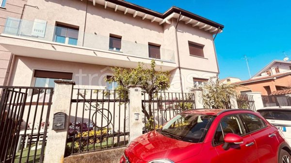 casa indipendente in vendita a Desio