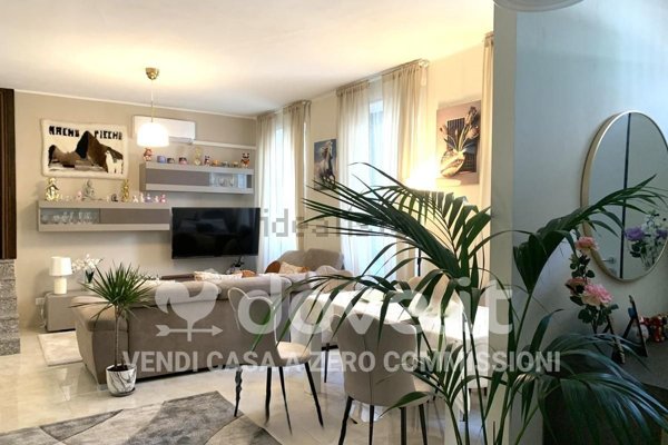 casa indipendente in vendita a Desio