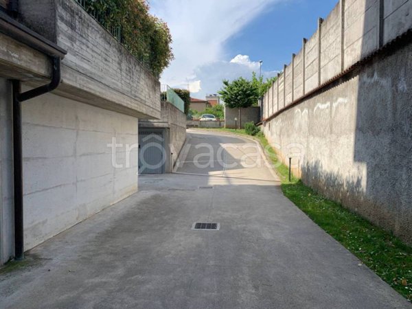 locale di sgombero in vendita a Desio