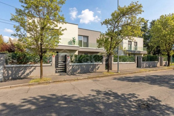 casa indipendente in vendita a Desio