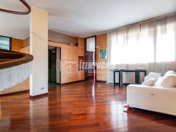 casa indipendente in vendita a Desio