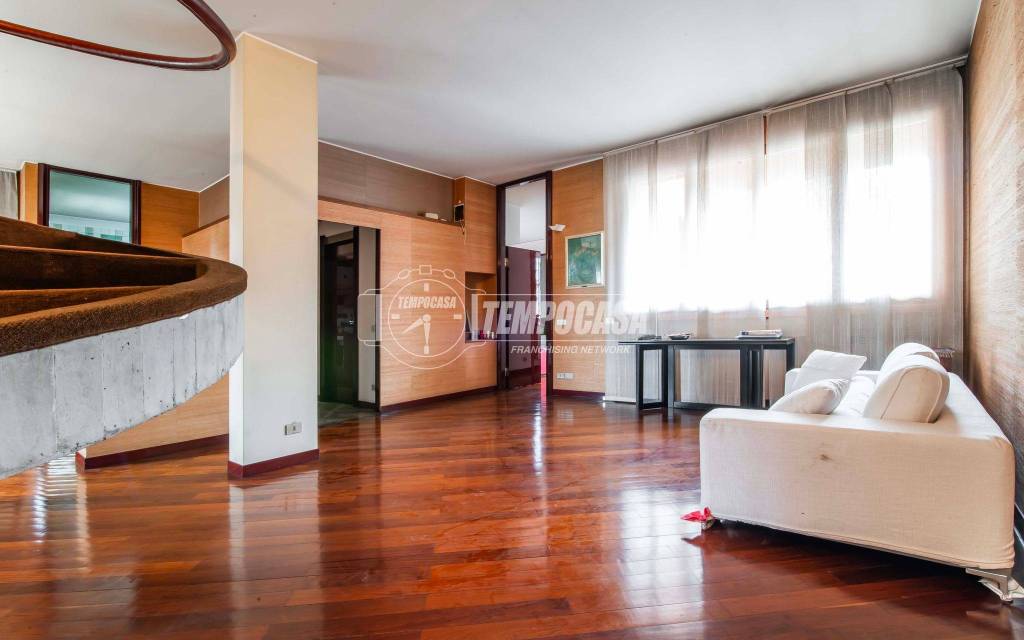 casa indipendente in vendita a Desio
