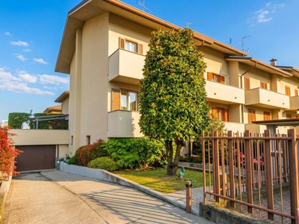casa indipendente in vendita a Desio