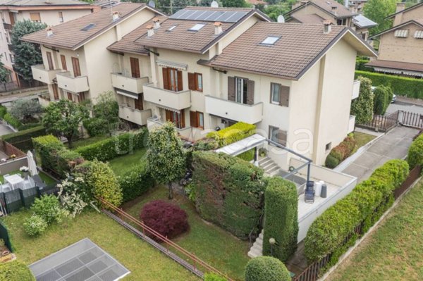 casa indipendente in vendita a Desio