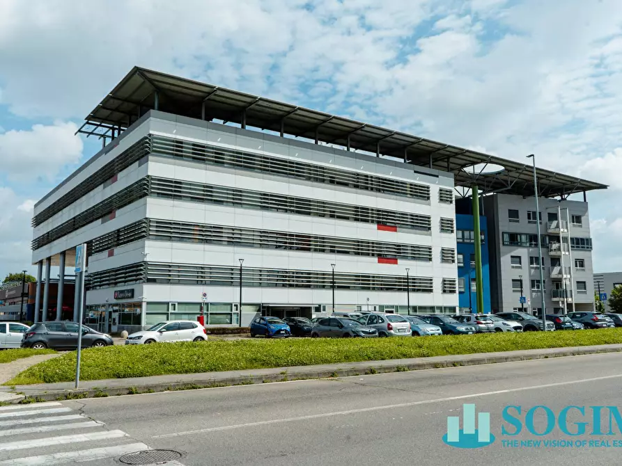 locale commerciale in vendita a Desio
