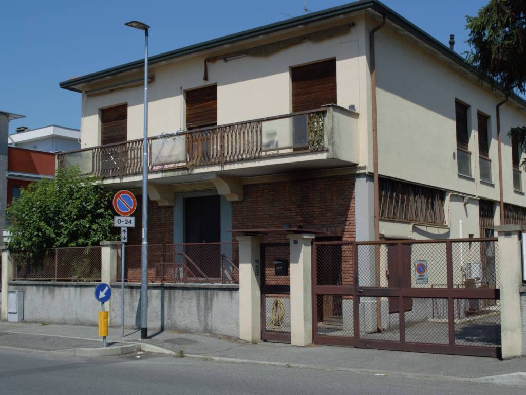 intera palazzina in vendita a Desio
