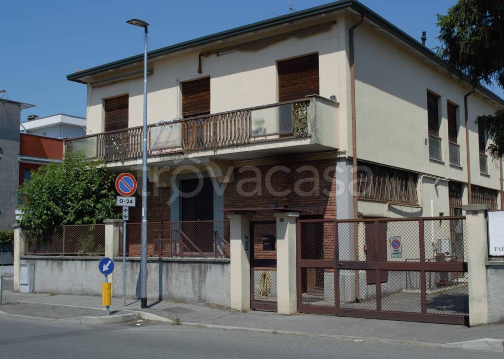 casa indipendente in vendita a Desio