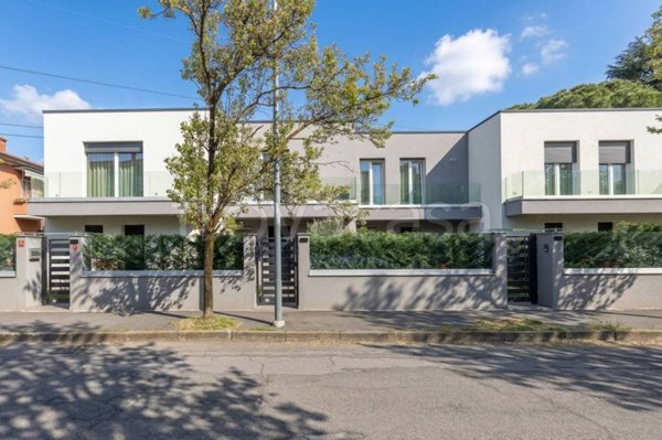 casa indipendente in vendita a Desio